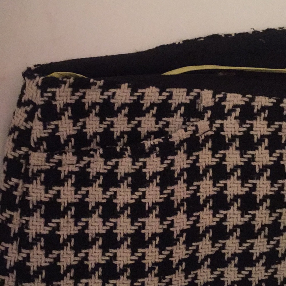Gap herringbone checkered 100% wool skirt. Cute 16